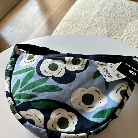 NEW Marimekko + Uniqlo Blue Floral crescent Round Mini Shoulder Bag. - Picture 6 of 6